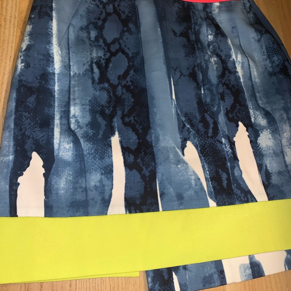 Tahari Women's Watercolor Mini Skirt - Size 6 - Picture 2 of 5